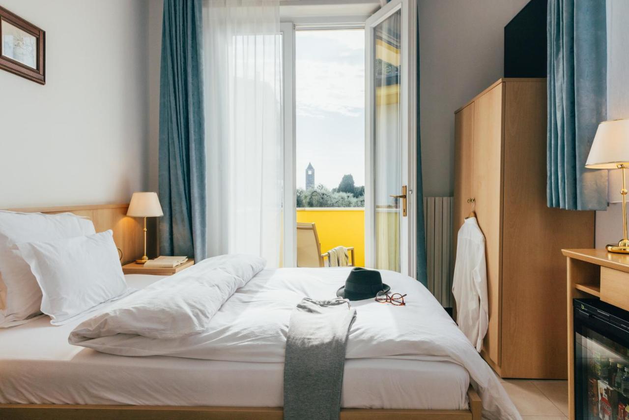 Hotel Orione - Lake Front Hotel Brenzone sul Garda Quarto foto